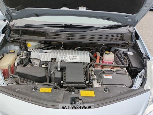 Toyota PRIUS ALPHA 2013-03 6683968-28