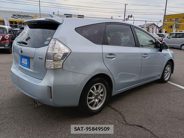 Toyota PRIUS ALPHA 2013-03 6683968-2