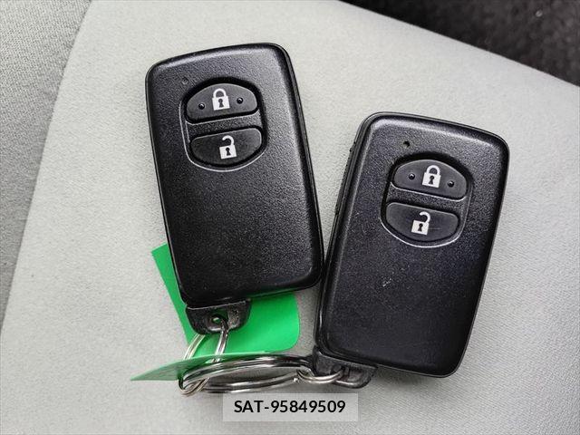 Toyota PRIUS ALPHA 2013-03 6683968-29