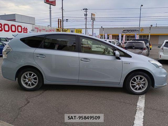 Toyota PRIUS ALPHA 2013-03 6683968-3