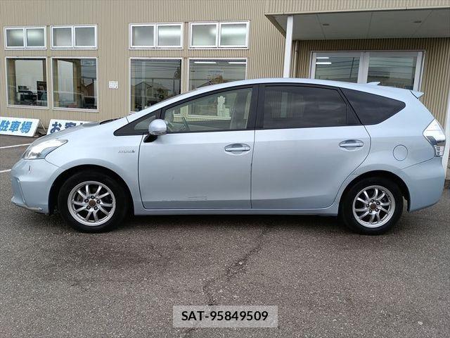 Toyota PRIUS ALPHA 2013-03 6683968-4