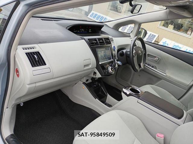Toyota PRIUS ALPHA 2013-03 6683968-7