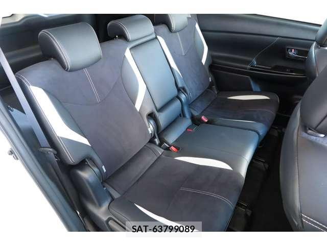 Toyota PRIUS ALPHA 2015-10 6752946-12
