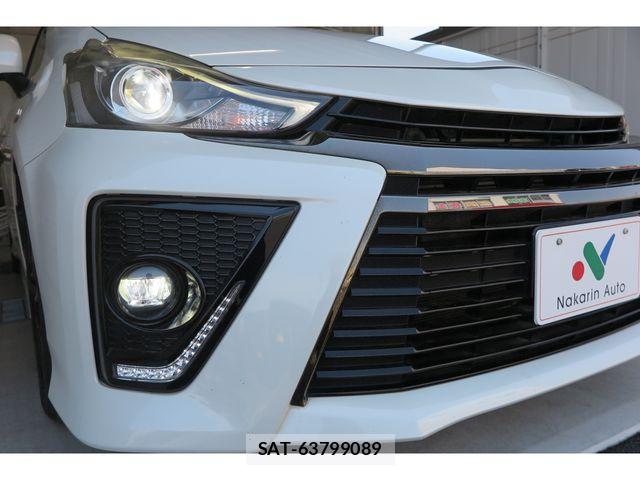 Toyota PRIUS ALPHA 2015-10 6752946-27