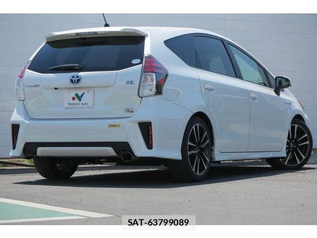 Toyota PRIUS ALPHA 2015-10 6752946-4