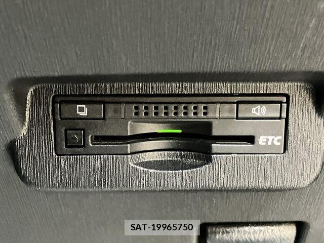 Toyota PRIUS ALPHA 2015-04 6752947-12