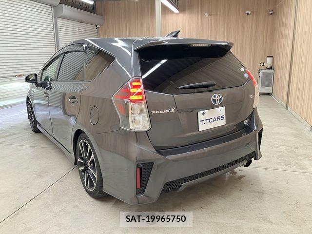 Toyota PRIUS ALPHA 2015-04 6752947-22