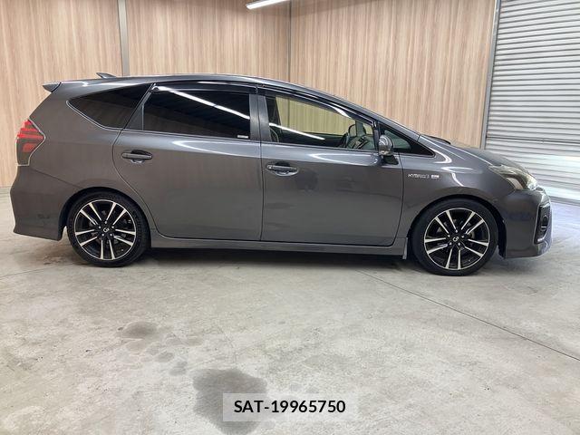 Toyota PRIUS ALPHA 2015-04 6752947-23