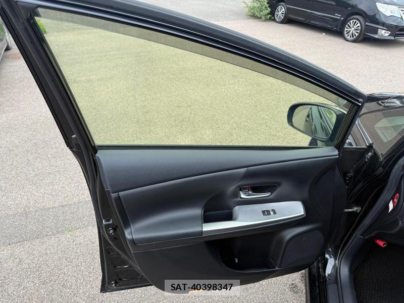 Toyota PRIUS ALPHA 2015-10 1300107-50