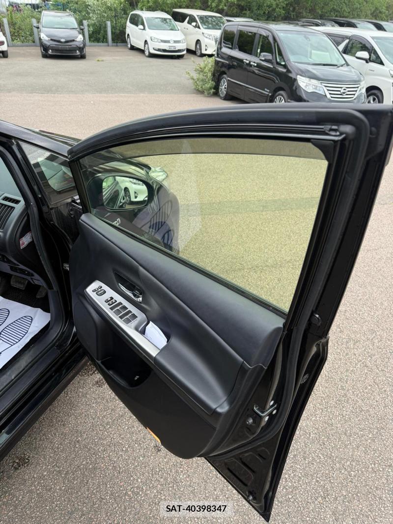 Toyota PRIUS ALPHA 2015-10 1300107-52