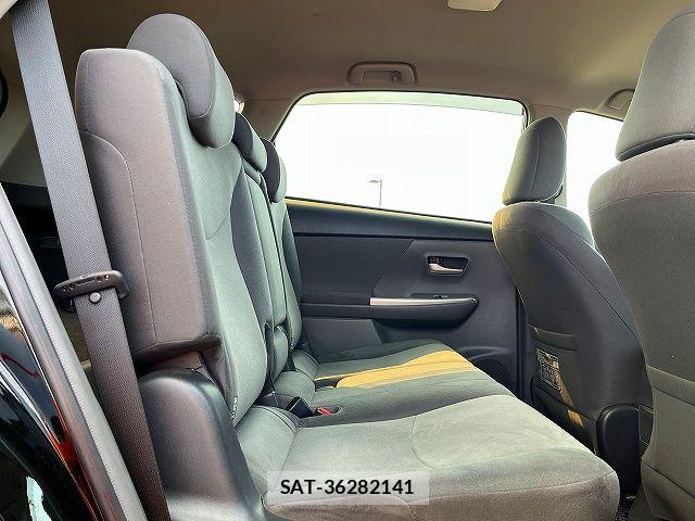 Toyota PRIUS ALPHA 2013-01 6752948-9