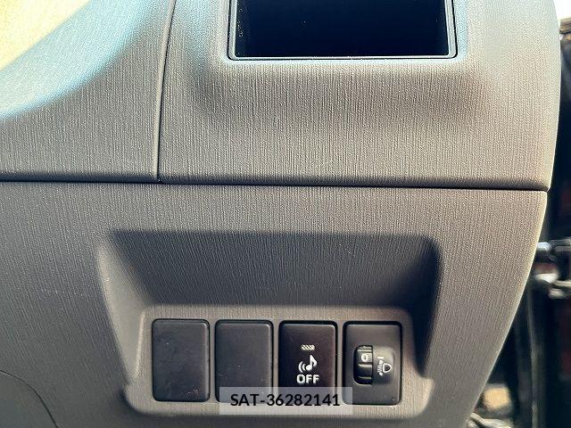 Toyota PRIUS ALPHA 2013-01 6752948-16