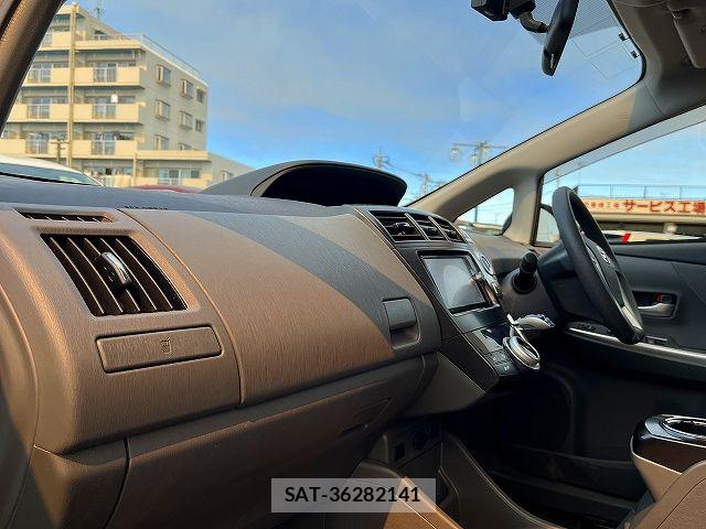 Toyota PRIUS ALPHA 2013-01 6752948-18
