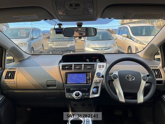 Toyota PRIUS ALPHA 2013-01 6752948-1