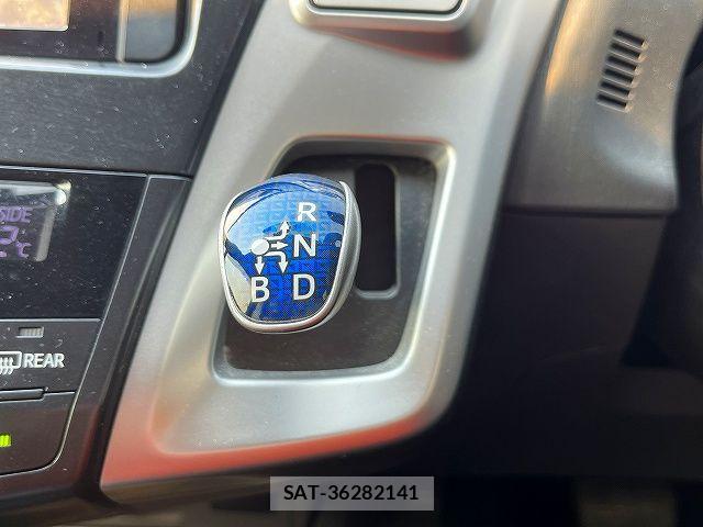 Toyota PRIUS ALPHA 2013-01 6752948-19