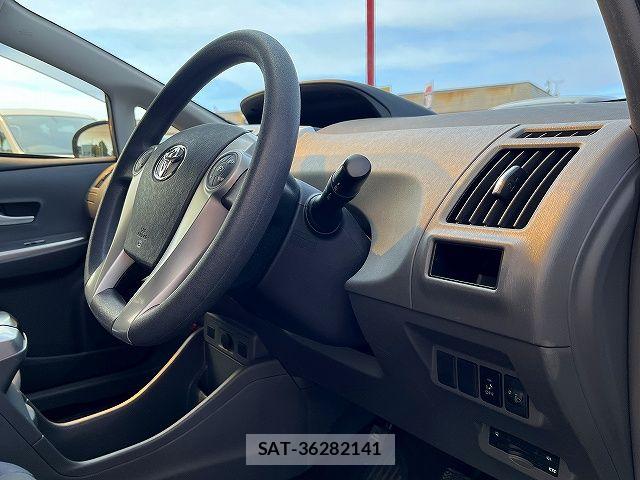 Toyota PRIUS ALPHA 2013-01 6752948-3