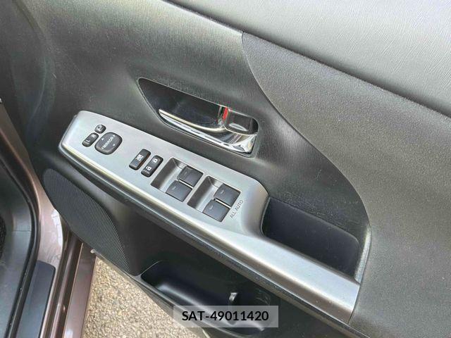 Toyota PRIUS ALPHA 2015-02 6816688-16