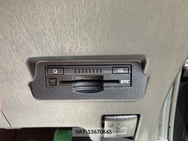 Toyota PRIUS ALPHA 2014-11 6816691-27