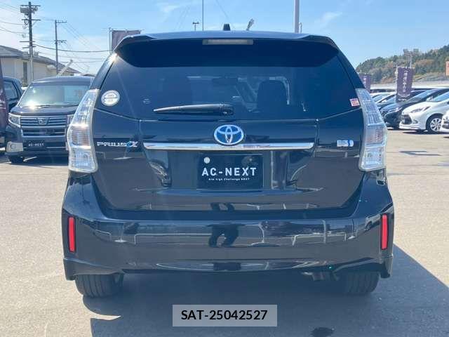 Toyota PRIUS ALPHA 2011-08 6816690-18