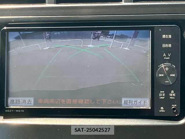 Toyota PRIUS ALPHA 2011-08 6816690-1