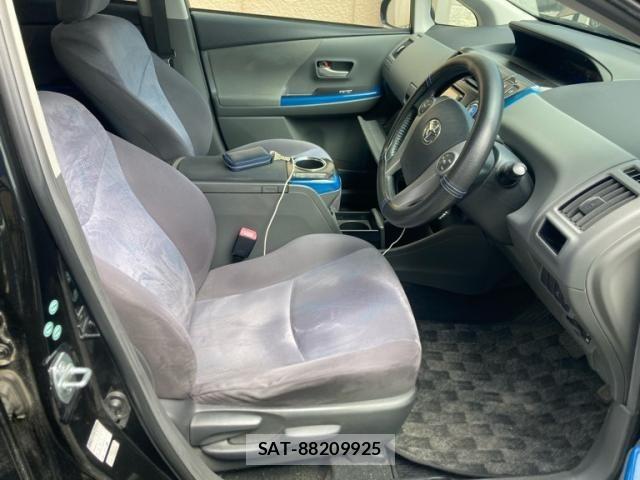 Toyota PRIUS ALPHA 2011-09 6911556-12