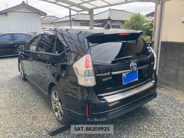 Toyota PRIUS ALPHA 2011-09 6911556-2