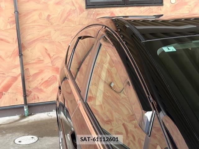 Toyota PRIUS ALPHA 2018-01 6911513-14