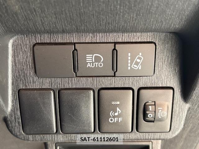 Toyota PRIUS ALPHA 2018-01 6911513-21