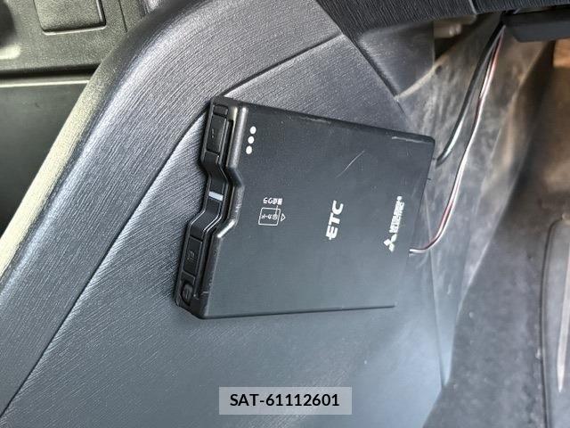 Toyota PRIUS ALPHA 2018-01 6911513-27