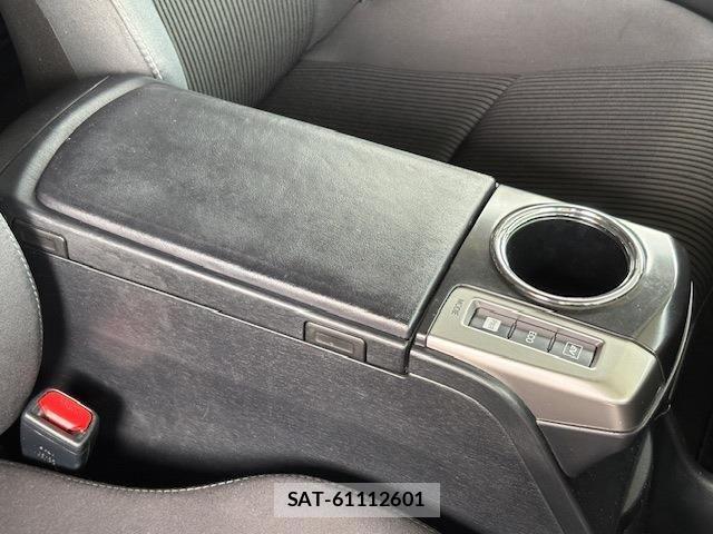 Toyota PRIUS ALPHA 2018-01 6911513-28