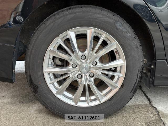 Toyota PRIUS ALPHA 2018-01 6911513-3