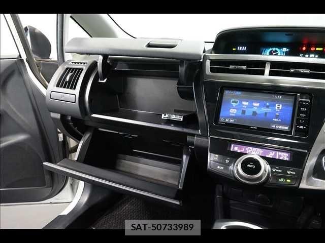 Toyota PRIUS ALPHA 2015-08 6911514-12