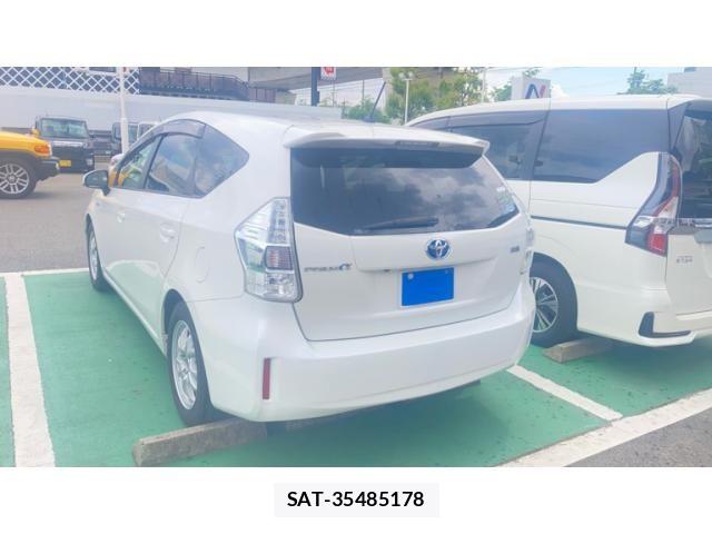 Toyota PRIUS ALPHA 2013-06 6911538-2