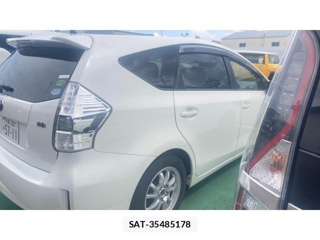 Toyota PRIUS ALPHA 2013-06 6911538-3
