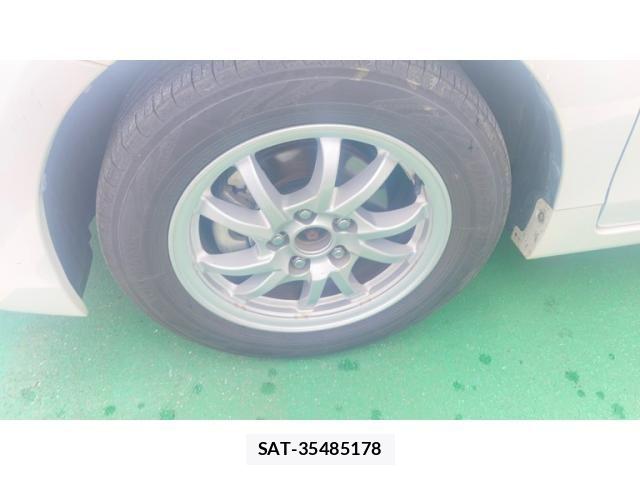 Toyota PRIUS ALPHA 2013-06 6911538-6