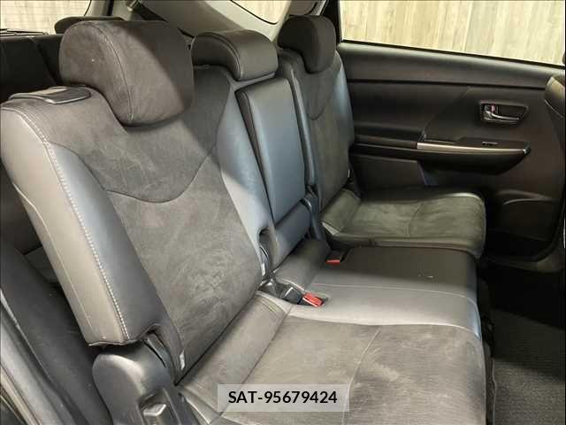Toyota PRIUS ALPHA 2015-08 6911516-9