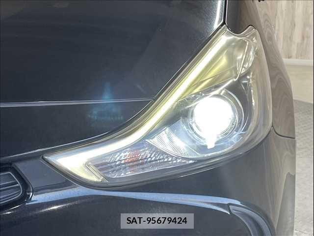 Toyota PRIUS ALPHA 2015-08 6911516-12