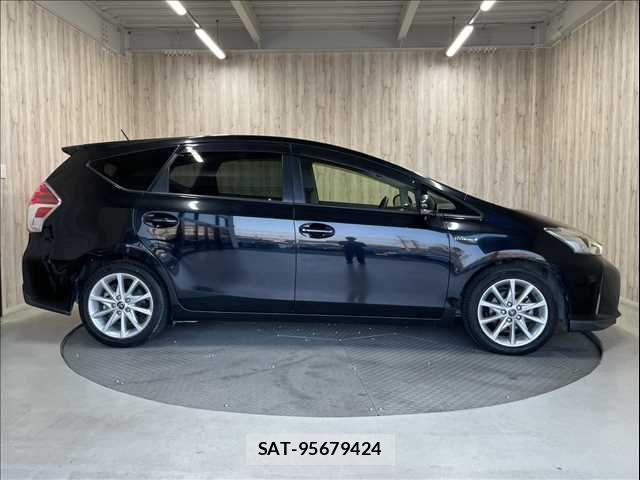 Toyota PRIUS ALPHA 2015-08 6911516-17