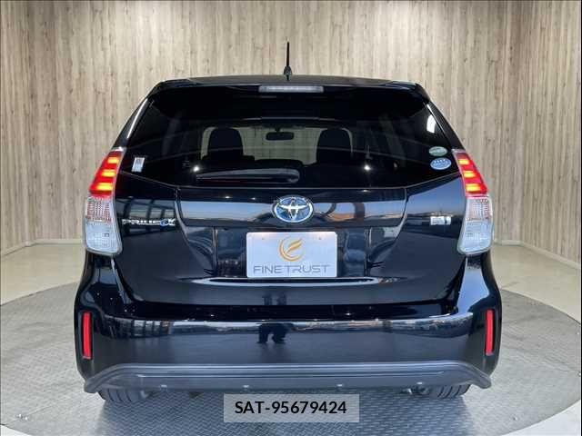 Toyota PRIUS ALPHA 2015-08 6911516-18