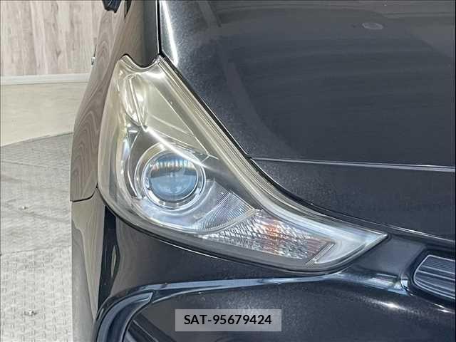 Toyota PRIUS ALPHA 2015-08 6911516-24