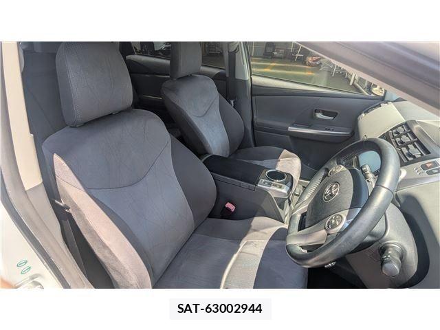 Toyota PRIUS ALPHA 2014-02 6911533-9
