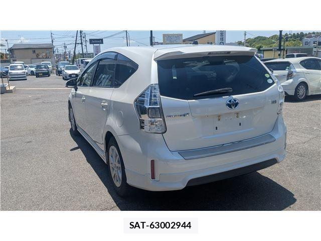 Toyota PRIUS ALPHA 2014-02 6911533-1