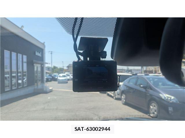 Toyota PRIUS ALPHA 2014-02 6911533-25