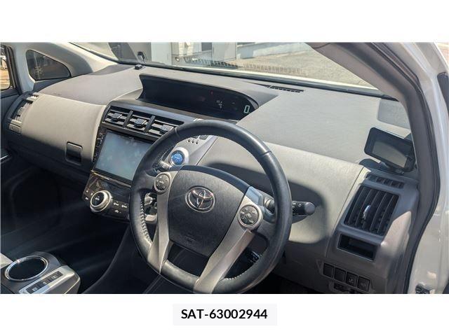 Toyota PRIUS ALPHA 2014-02 6911533-8