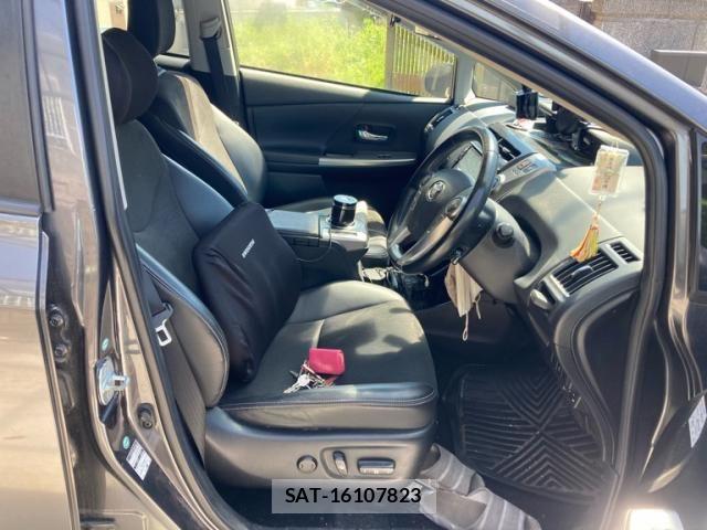Toyota PRIUS ALPHA 2015-01 6911524-9