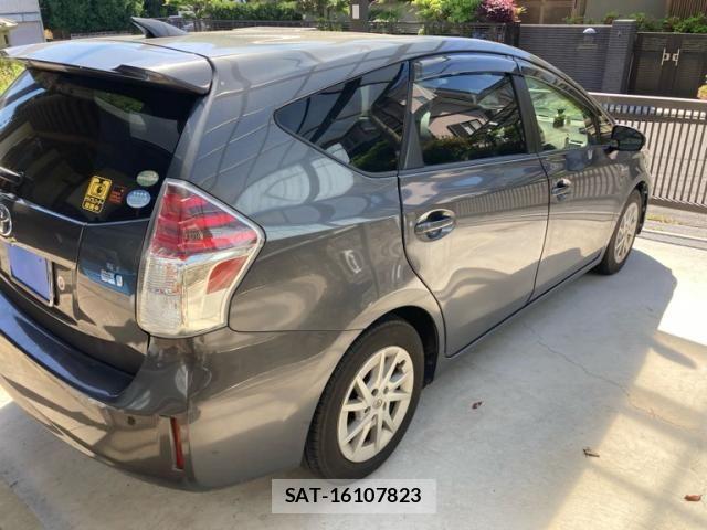 Toyota PRIUS ALPHA 2015-01 6911524-2