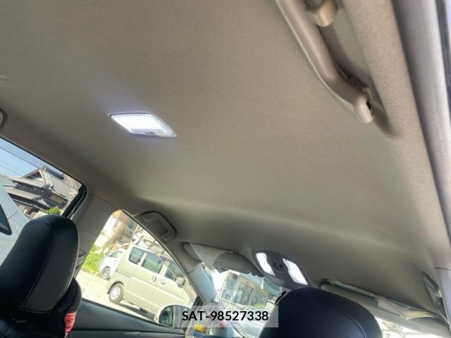 Toyota PRIUS ALPHA 2012-01 6911555-12