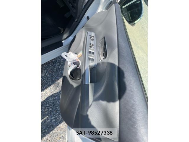 Toyota PRIUS ALPHA 2012-01 6911555-14