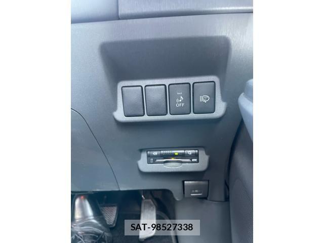 Toyota PRIUS ALPHA 2012-01 6911555-18