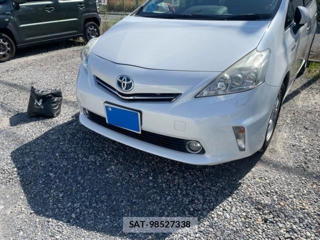 Toyota PRIUS ALPHA 2012-01 6911555-1